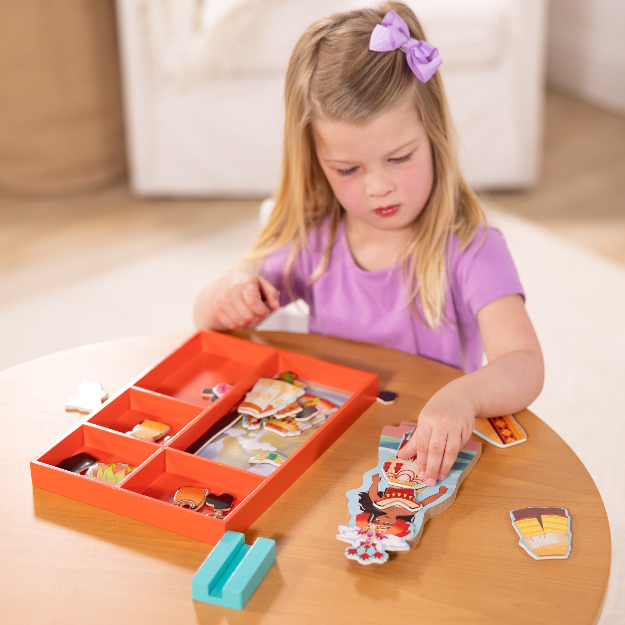 Disney Moana Wooden Magnetic Dress-Up Play Set - Image 7