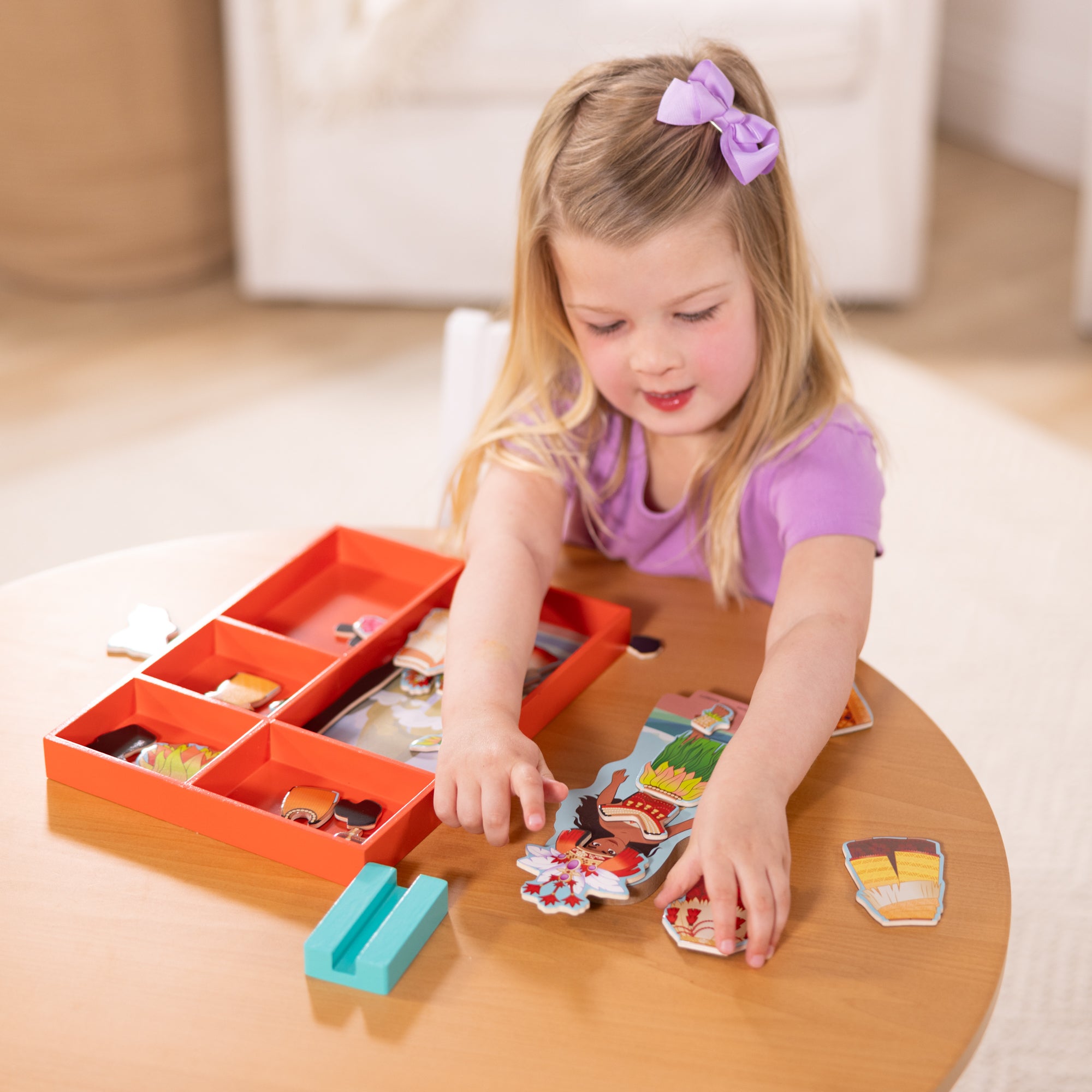 Disney Moana Wooden Magnetic Dress-Up Play Set - Image 2