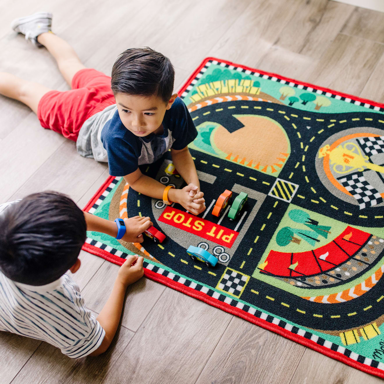 Round the Speedway Race Track Rug & Car Set - Image 2