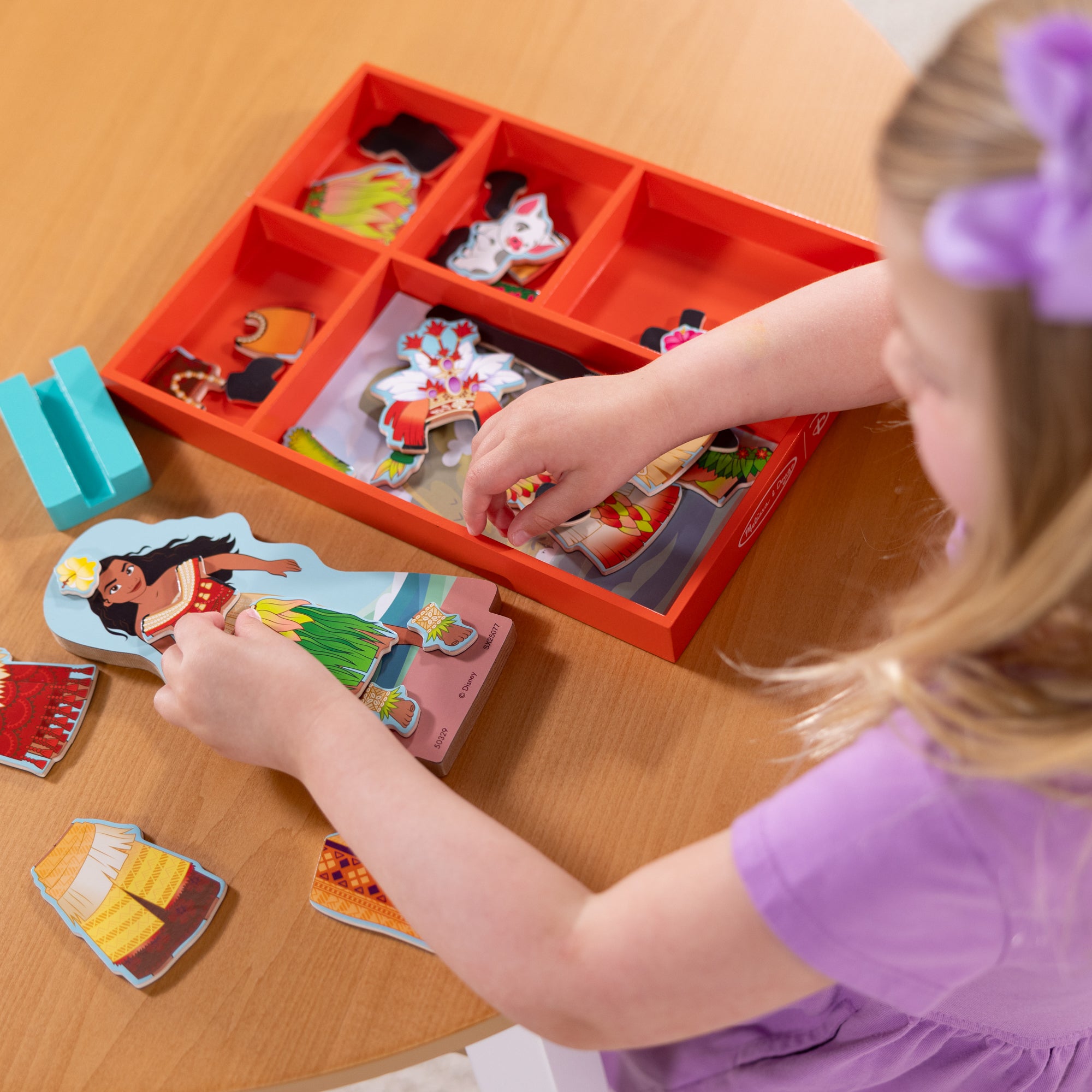 Disney Moana Wooden Magnetic Dress-Up Play Set - Image 6