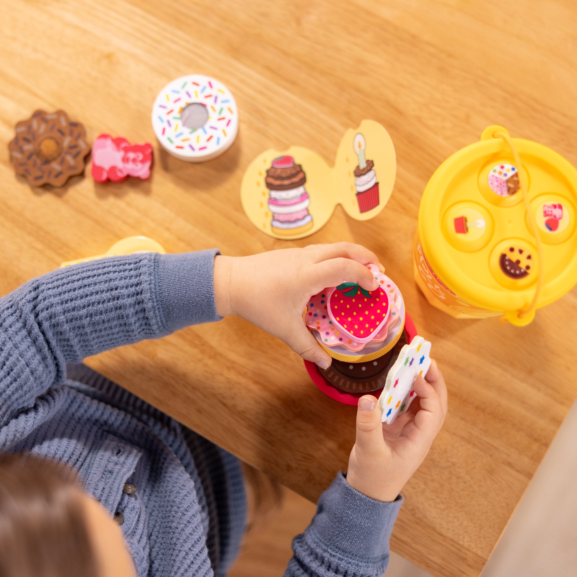 Play to Go Cake & Cookies Play Set - Image 7