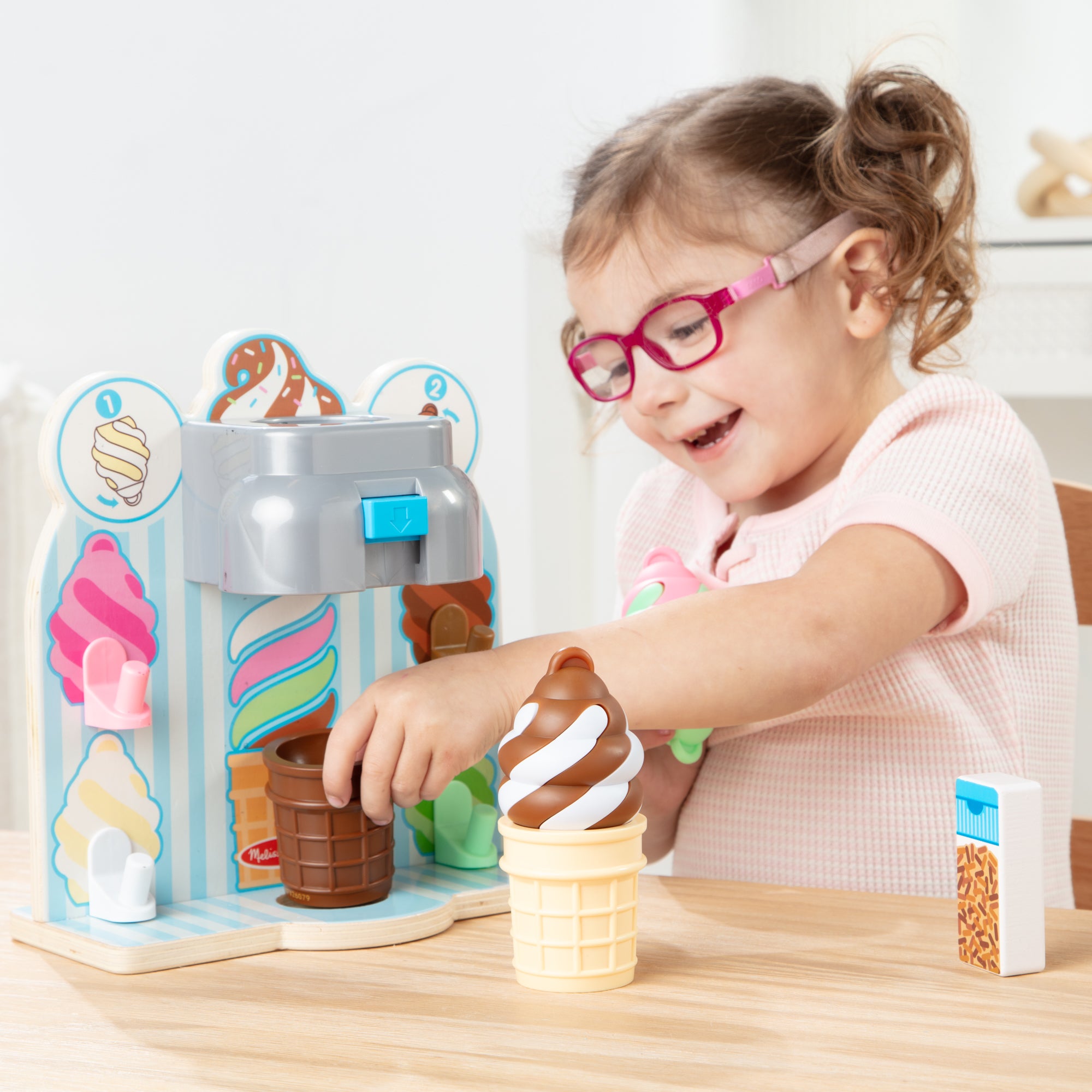 Swirl and Serve Ice Cream Play Set - Image 2